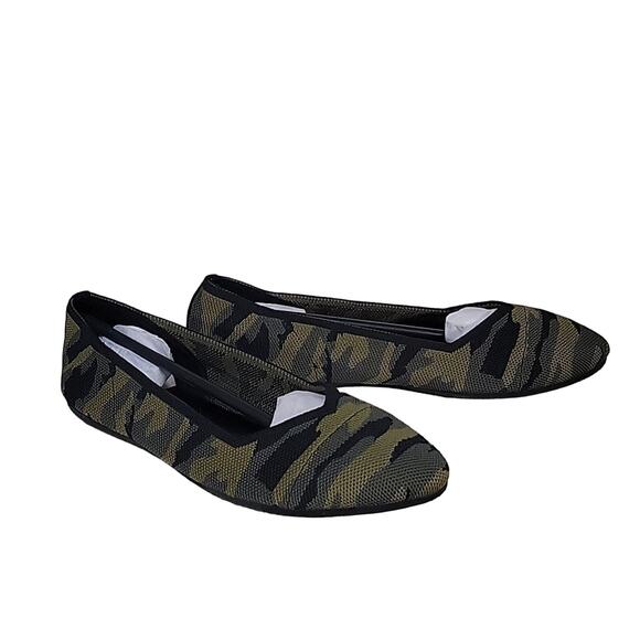 Torrid Camo Stretch Knit Flats, Women's 8.5WW, NWT - Picture 1 of 11